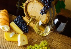 Wino i ser na francuski wieczór